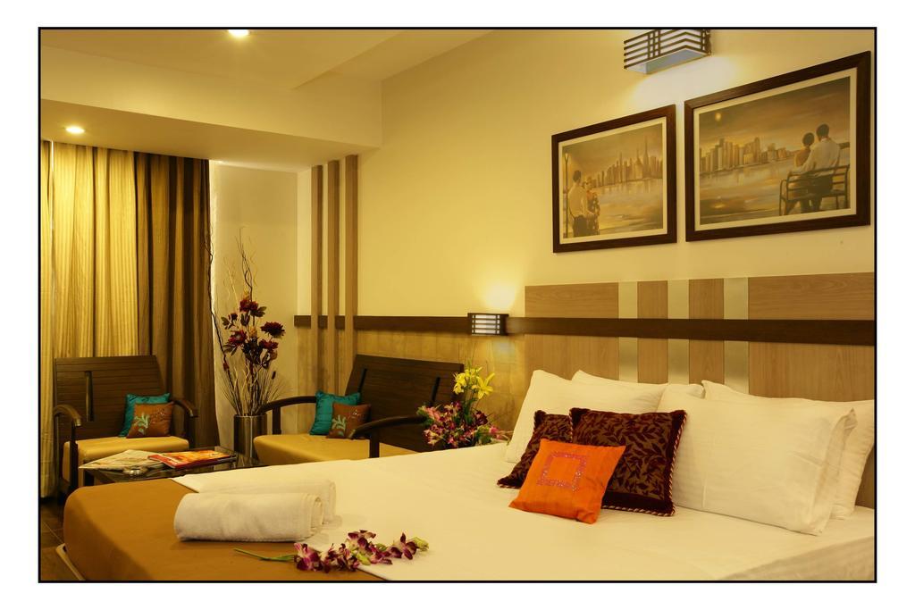 Hotel Utsav Deluxe Púna Kültér fotó