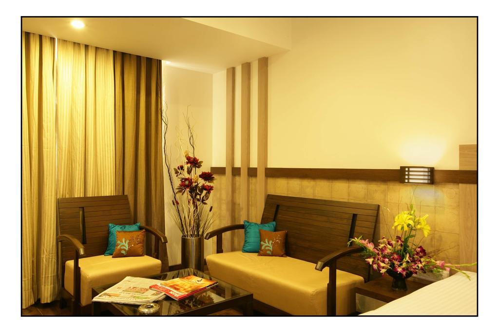 Hotel Utsav Deluxe Púna Kültér fotó