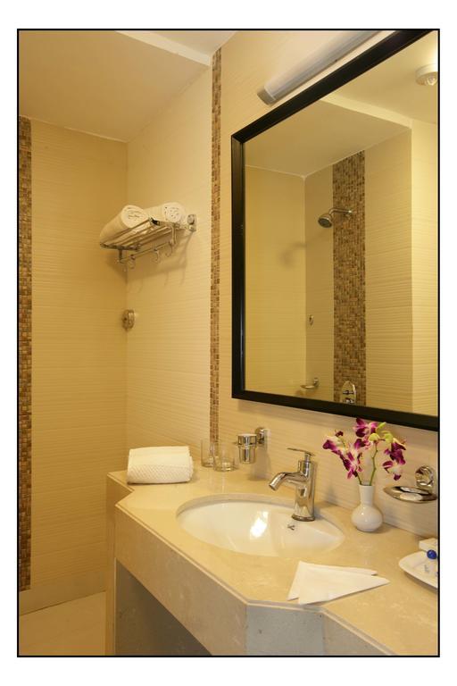 Hotel Utsav Deluxe Púna Szoba fotó