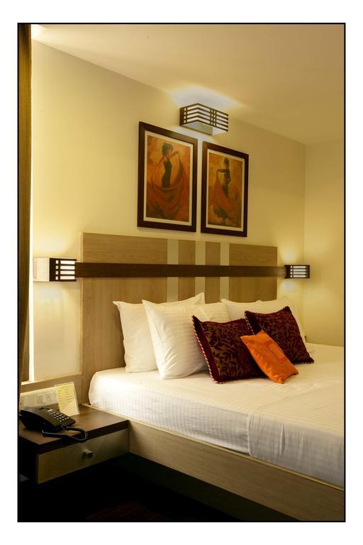 Hotel Utsav Deluxe Púna Szoba fotó