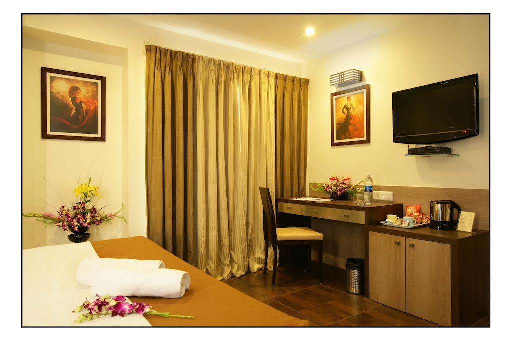 Hotel Utsav Deluxe Púna Szoba fotó