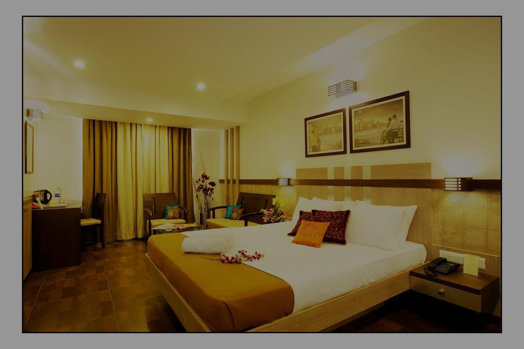 Hotel Utsav Deluxe Púna Szoba fotó