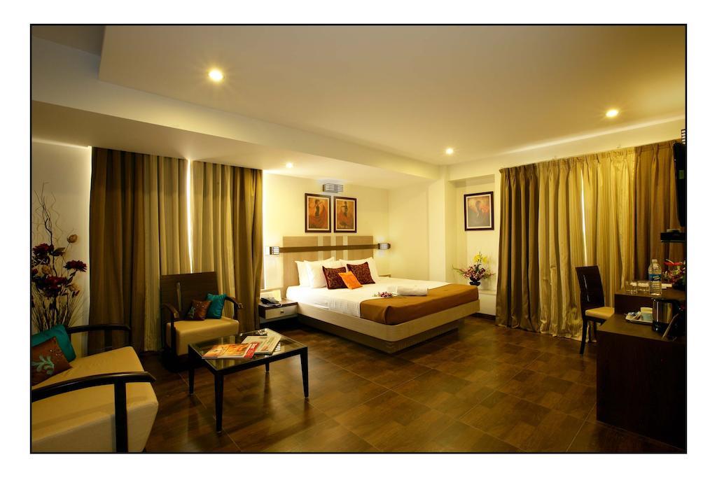 Hotel Utsav Deluxe Púna Szoba fotó