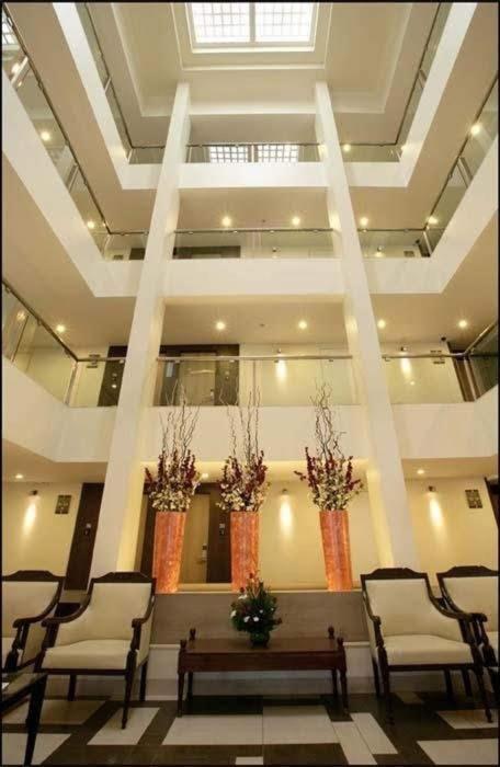 Hotel Utsav Deluxe Púna Kültér fotó
