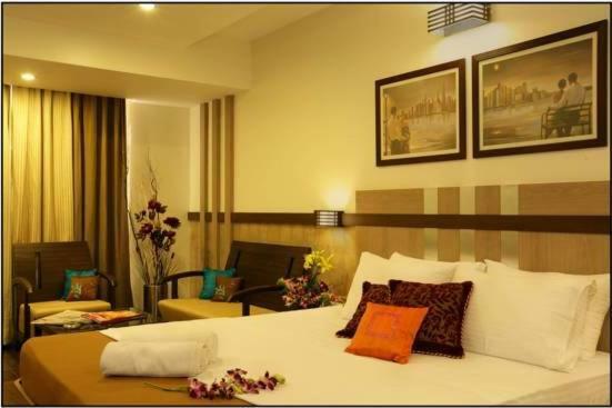 Hotel Utsav Deluxe Púna Kültér fotó